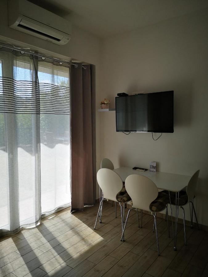 Appartma Katja Gabrovica pri Črnem Kalu Esterno foto