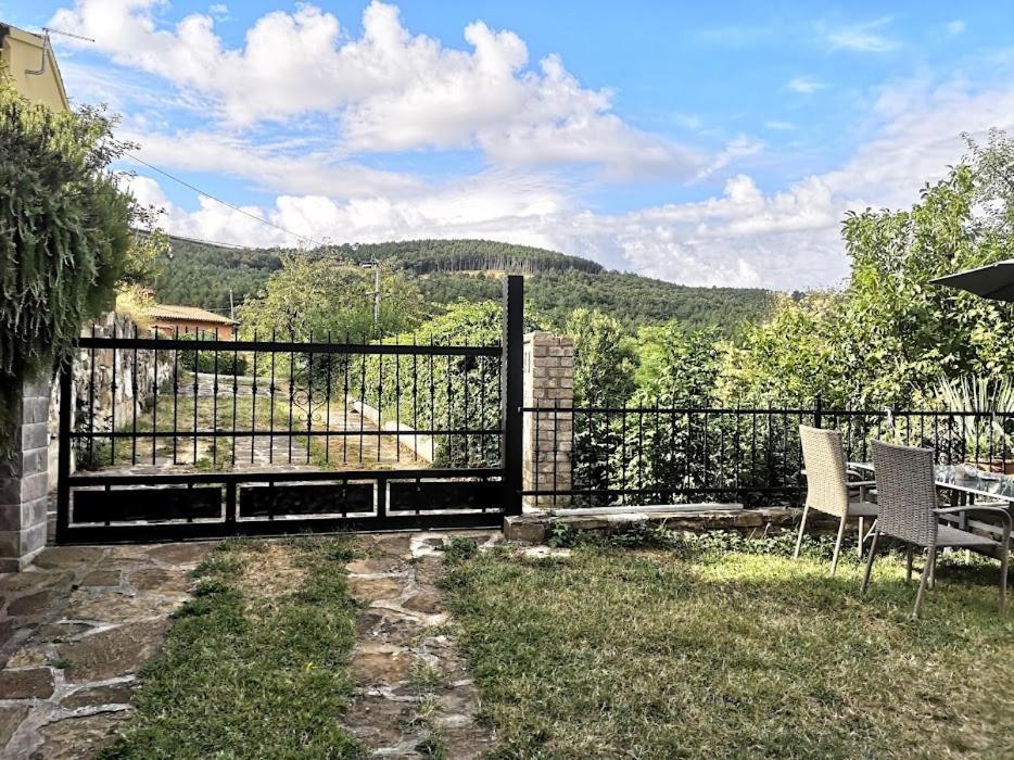 Appartma Katja Gabrovica pri Črnem Kalu Esterno foto