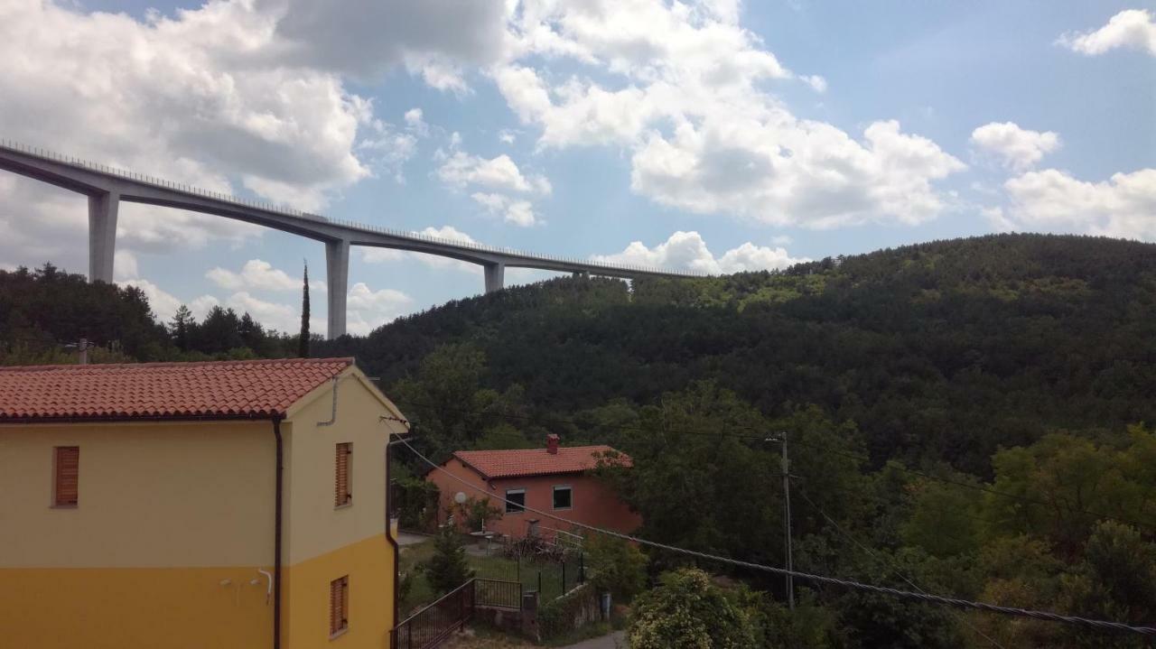 Appartma Katja Gabrovica pri Črnem Kalu Esterno foto
